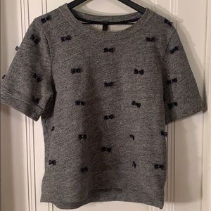 Bows + oversized sweatshirt= perfect Saturday